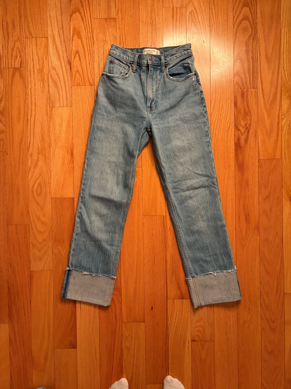 Abercrombie The 90s Straight Ultra High Rise Jean